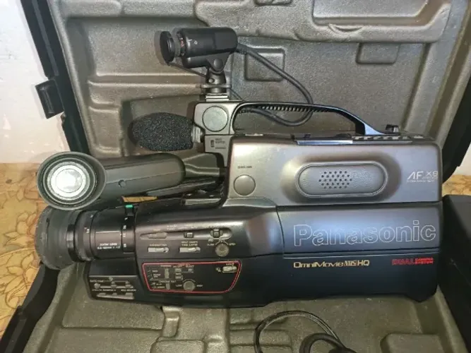 CÂMERA VHS PANASONIC PV 535 - NO CASE + ACESSÓRIOS