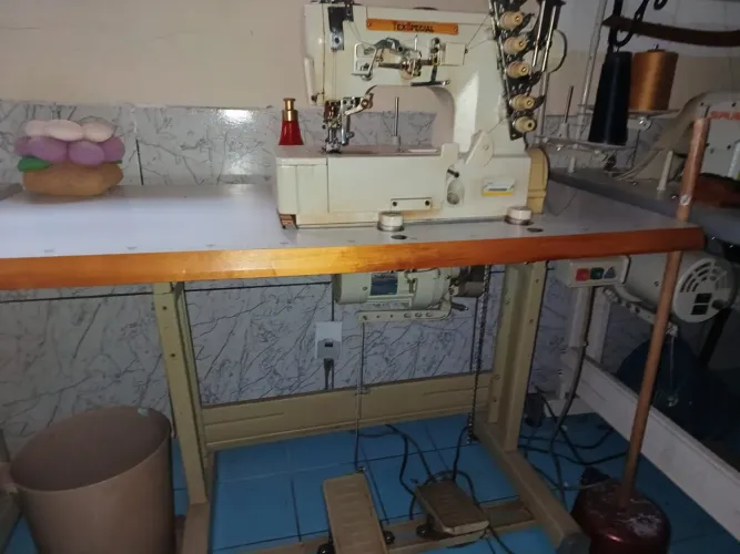 Maquina galoneira (ou colarete) da marca TexSpecial