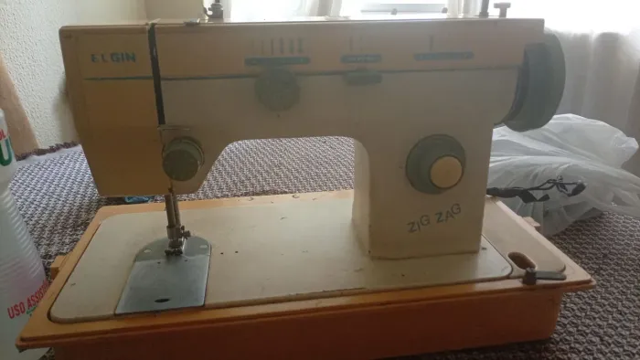 Máquina de costura zigzag
