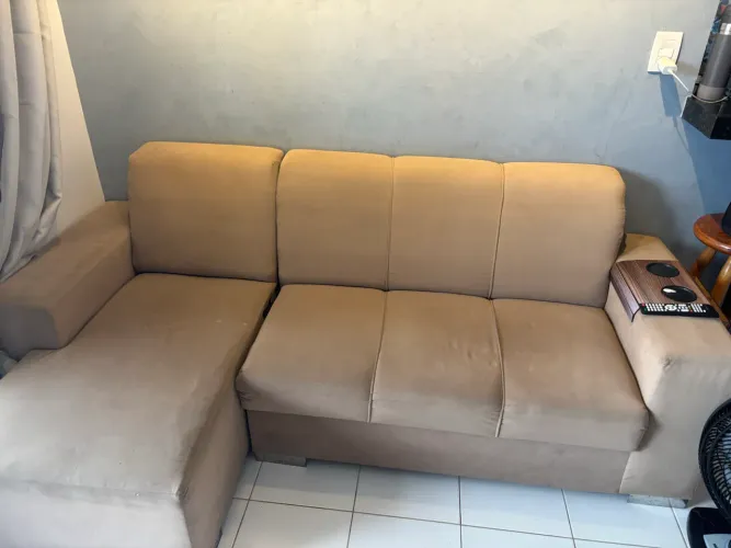 Sofá três lugares