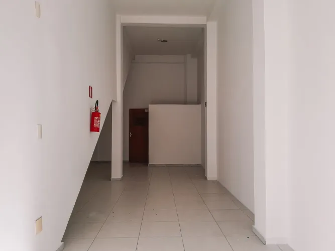 Espaçosa loja com possibilidade de ampliação para locação
