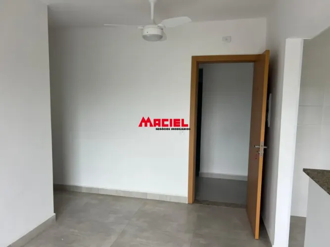 APTO NOVÍSSIMO COM 2 QUARTOS, 1 BANHEIRO, SACADA COM TELA DE PROTEÇÃO, ELEVADOR, LASER COM