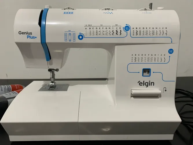 Máquina de Costura Genius Plus