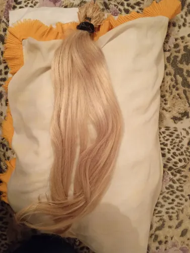 Cabelo humano loiro 55 cm 90 gramas