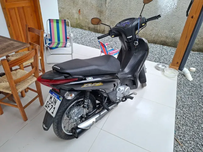 Vende se biz 11/12 em boas condições de manutenção.
