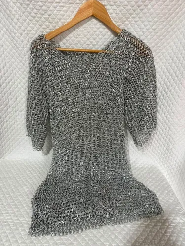 Cota de malha medieval rebitada 