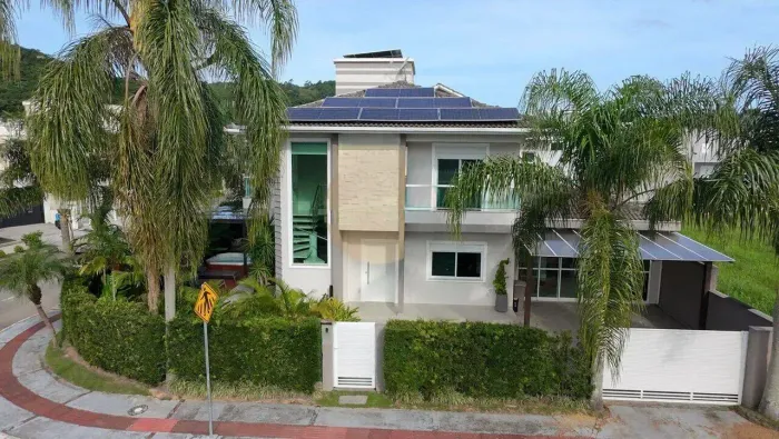 Sobrado com 199 m², 4 quartos, 3 suítes, 2 vagas, no bairro Cachoeira do Bom Jesus