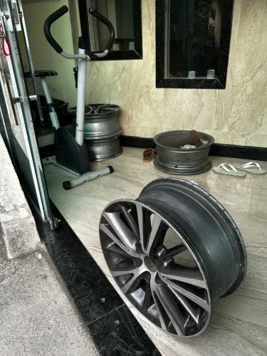 Jogo de rodas do corolla aro 16 ( cabe em carros que tem 5 furos)
