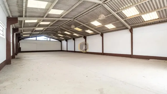 BARRACÃO/ GALPÃO DE 500M² EM ALMIRANTE TAMANDARÉ - J8 Barracão/ galpão de 500m² em almiran
