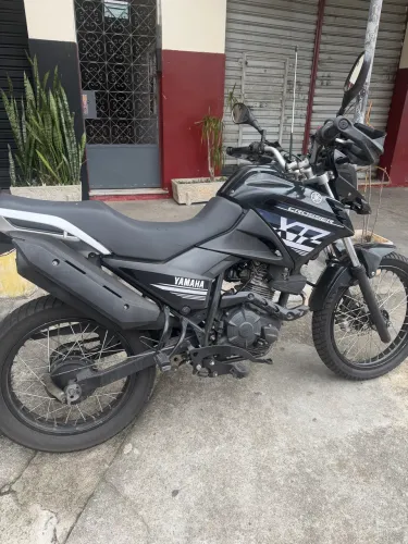 Crosser muito bem cuidada e km baixa