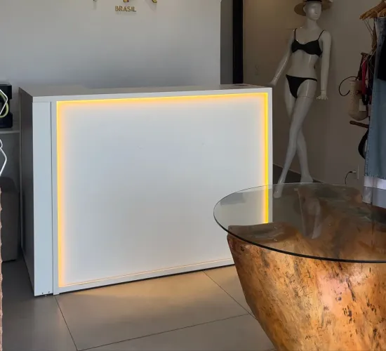 Balcão de loja com LED 
