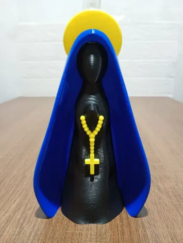 Nossa Senhora Aparecida nas cores preto, amarelo e branco em 3D