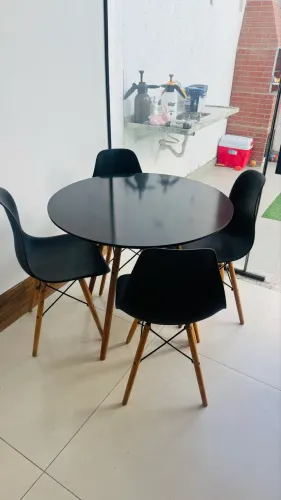 Mesa com 4 cadeiras