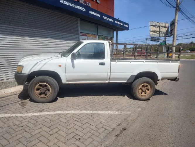 Toyota Hilux CS DX 4X2 3.0 8V 90cv Diesel 2005