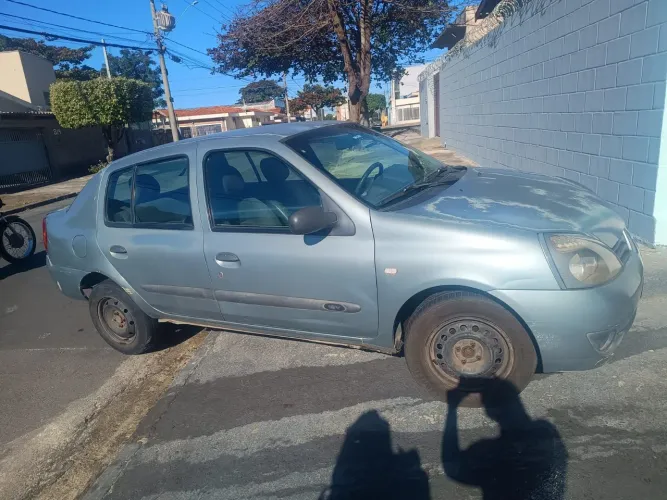 Renault Clio Sed. Authentique Hi-flex 1.0 16V 4P 2008