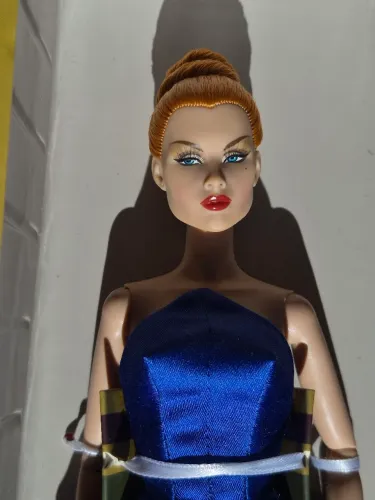 Boneca integrity toys