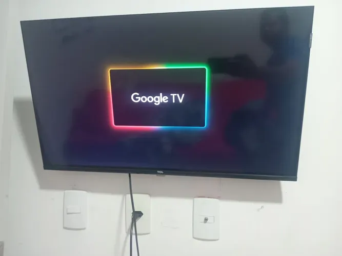 Vendo TV tcl ql muito boa última geração ótima imagem
