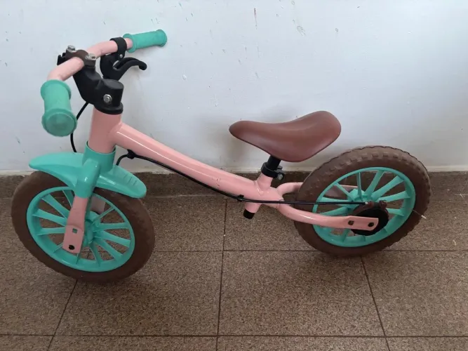 Bicicleta de equilíbrio infantil R$110,00