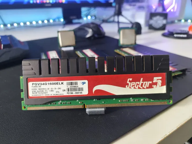 Kit 8Gb Memória DDR3 Patriot com Dissipador 4 pentes de 2Gb 1600MHz