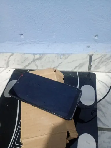 Celular LG Android com carregador e caixa