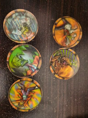 5 Gigan tazos o máscara 