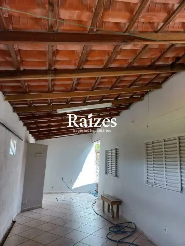 Casa à venda no Luizote de Freitas em Uberlândia com 2 quartos, 2 vagas