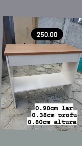 Mesa com gaveta