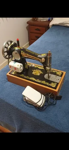 Máquina de costura reta
