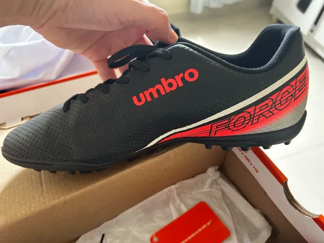 Chuteira Umbro Masculina Society Campo Sintético Resistente