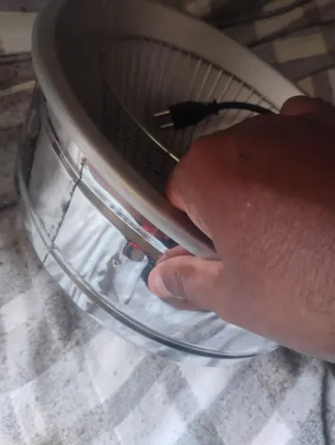 Vendo uma fritadeira nova sem uso em perfeito estado valor 650,00telefone pra contato 3298