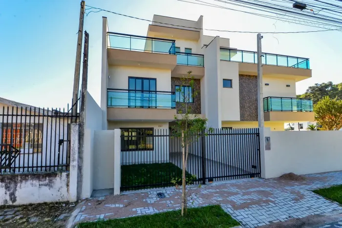 Sobrado para venda tem 105 metros quadrados com 2 quartos em Tarumã - Curitiba - PR