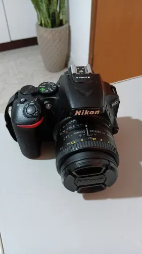 Camera Nikon D5600 + lente 50mm