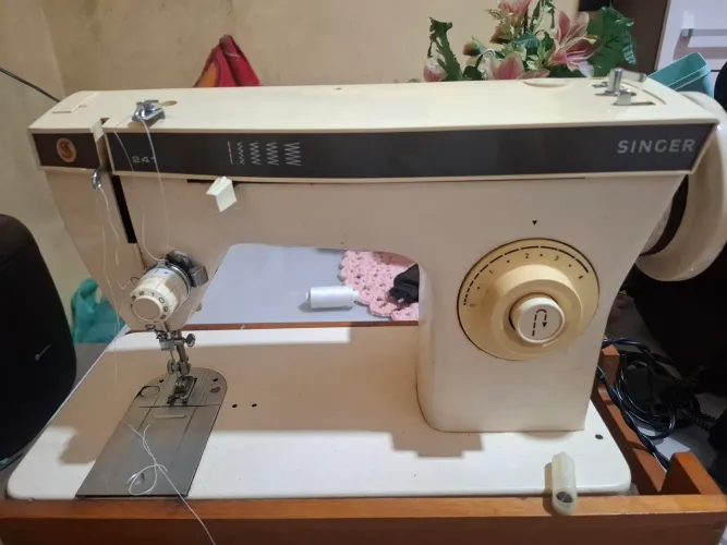 VENDO MÁQUINA DE COSTURA SINGER 241