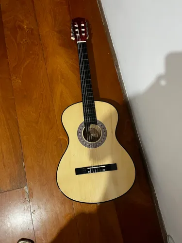 Violão Queen?s cordas de aço e de nylon