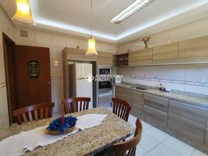 Casa para Aluguel - Parte Superior | 108 m² | 4 Dormitórios | Tranquilidade e Natureza