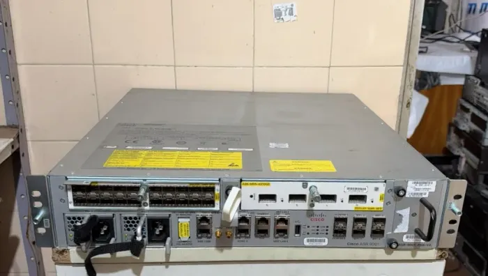 Roteador da Série ASR 9000 Cisco ASR-9001 Pacote MPLS Licença iVRF 4x10G QSFP+
