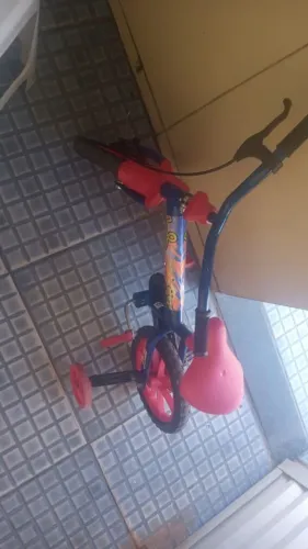 Bicicleta Infantil Masculina / 4 anos .