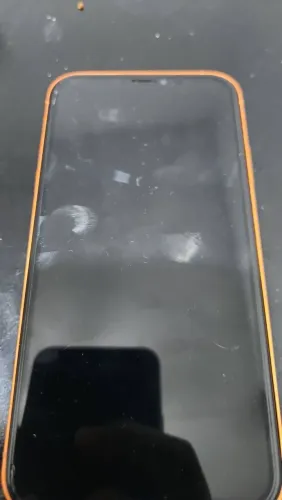 Vendo XR montado iphone 17 pro zerado não tem detalhes pega tudo tem carregador e fone