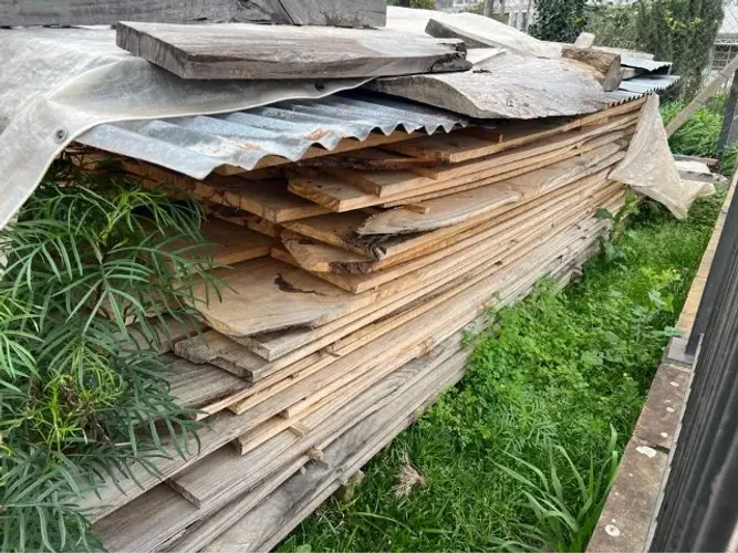tábuas de pinus polegada tamanhos variados, 800 reais o cúbico, tamanho mínimo 3,50 metros
