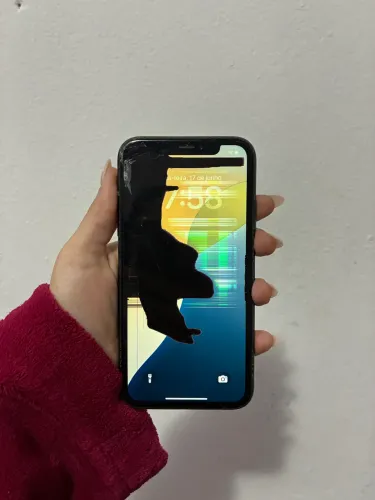 iPhone XR 128GB Preto - Funciona Normalmente - Tela Quebrada / Para Conserto