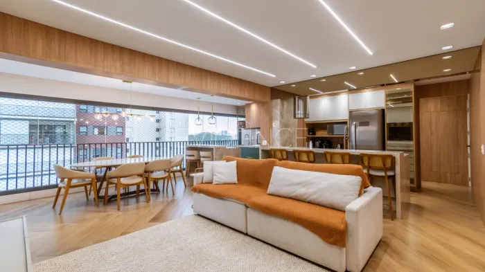 Apartamento mobiliado à venda no Tatuapé com 125 m² e Varanda integrada.