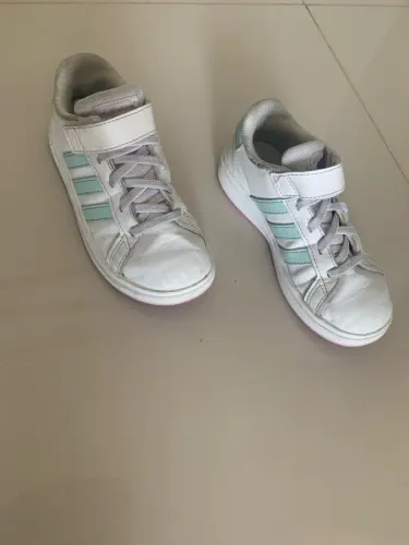 Tênis infantil adidas tamanho 28