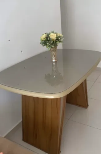Mesa Laqueada com Vidro