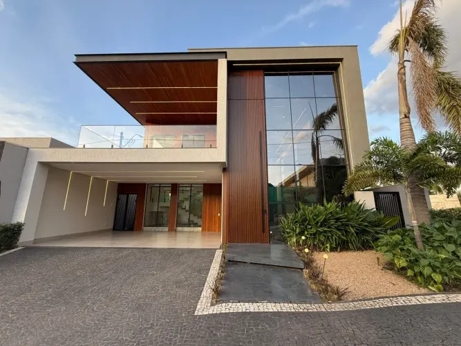 Sobrado de Alto Padrão no Residencial das Rosas Anápolis | 4 Suítes | Piscina Aquecida |