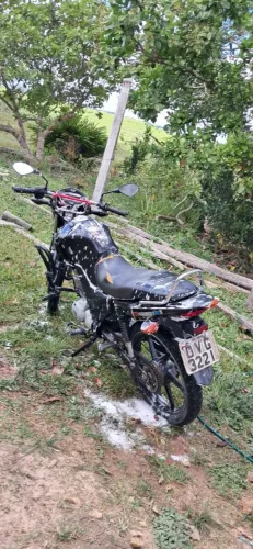 Vendo ou troco fan 125 por uma fezer 250 cm débito . Moto tem multa 