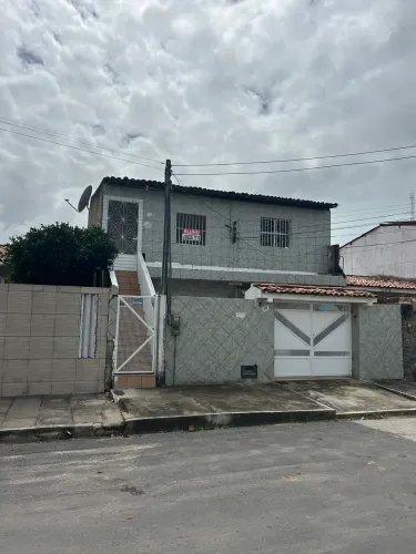 Casa três quartos sendo um suíte no Santo Eduardo