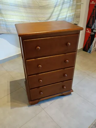 Cômoda de madeira maciça 4 gavetas