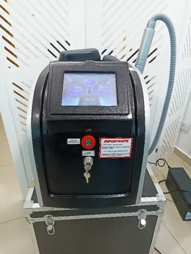 Máquina Laser Profissional Remoção de Tatuagem Nd:Yag 2000 - Completa