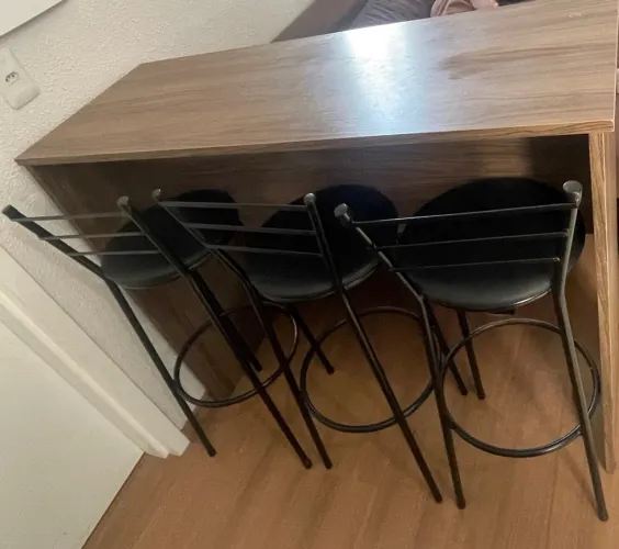 Bancada com 3 banquetas