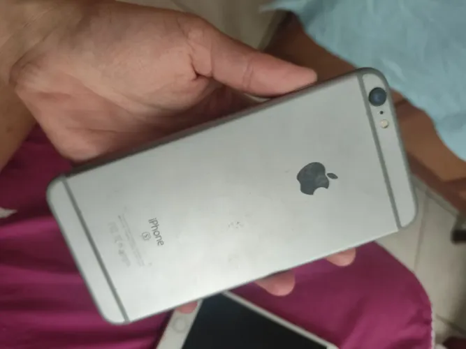 iPhone 6 Plus - Liga e mostra somente a maçã